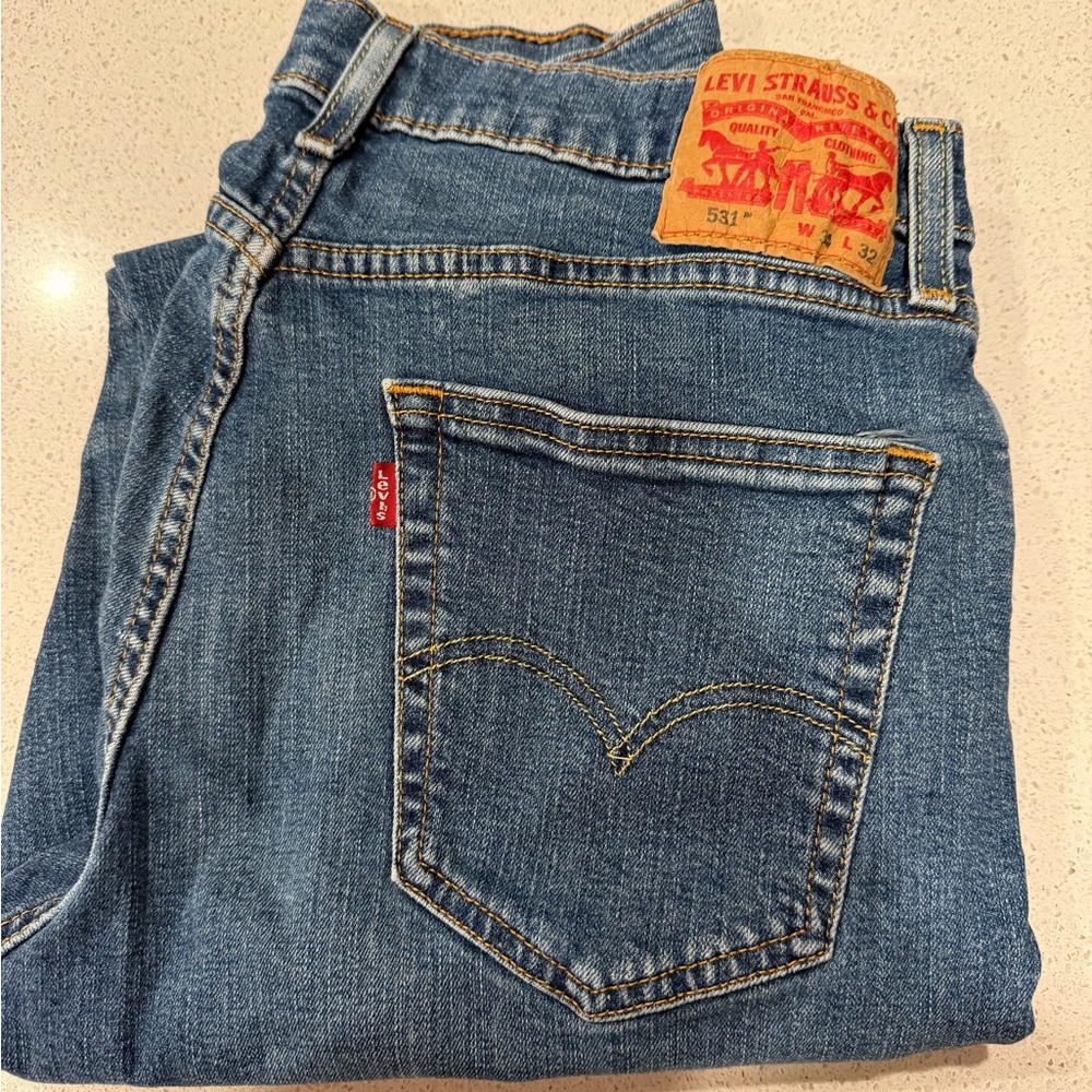 Levi's Blue Relaxed Jeans with Classic Style